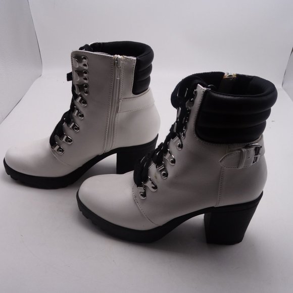 Mia White Booties Like New Size 8 - Picture 5 of 6